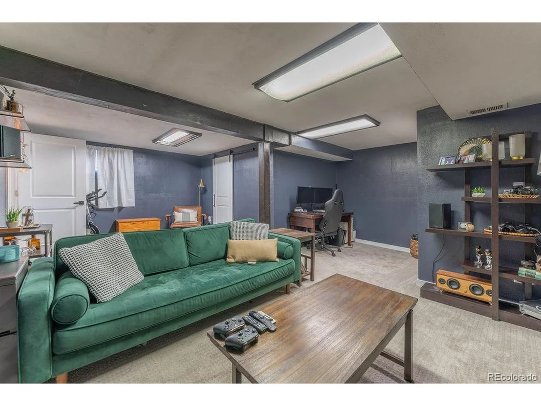 Photo of 6588 Zang Cir