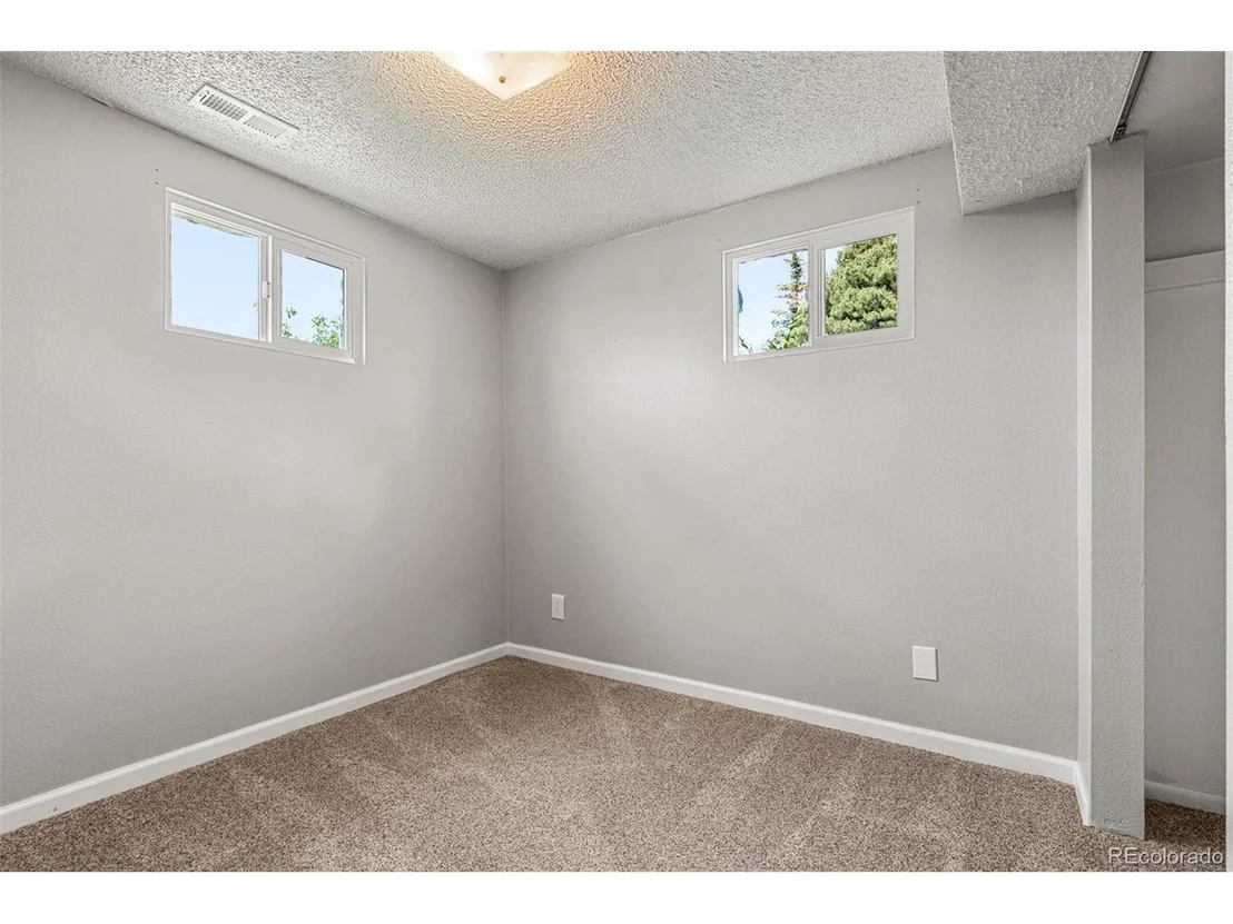 Photo of 940 Pinewicket Way