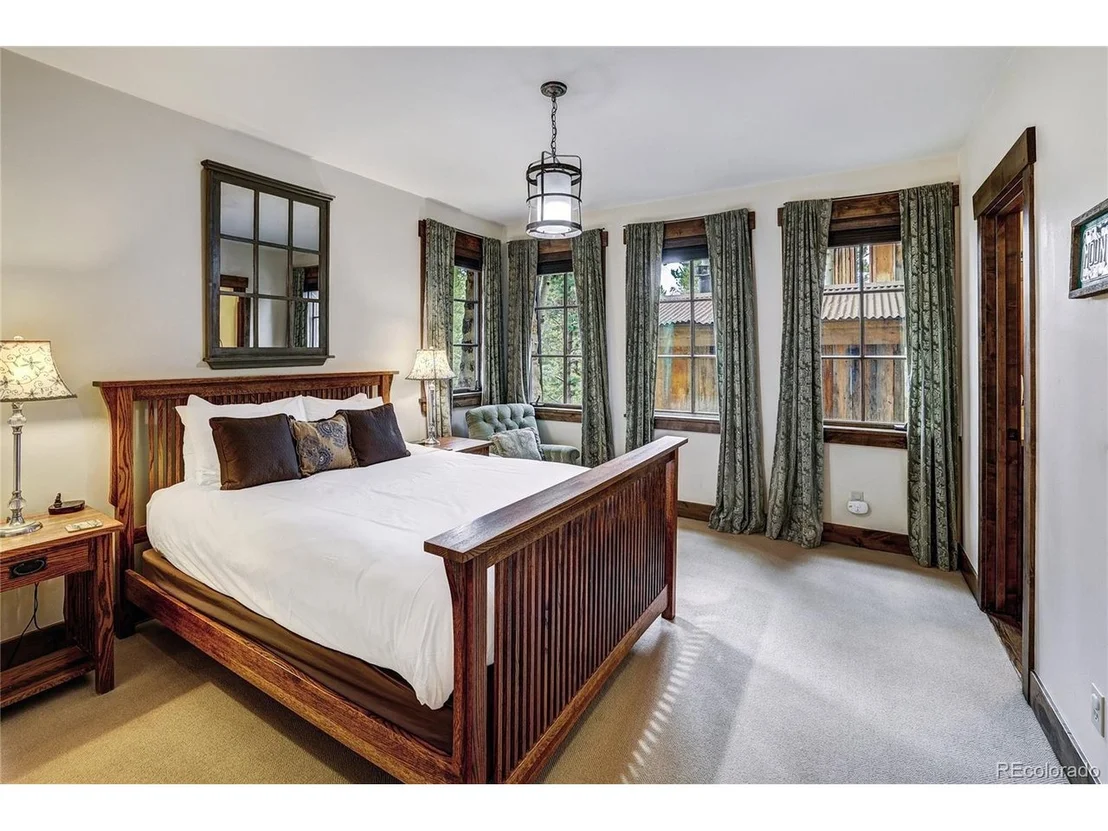 Photo of 456 Peerless Dr