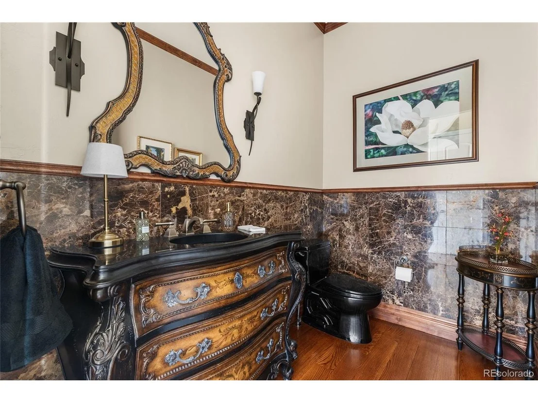 Photo of 1160 N Monaco Pkwy