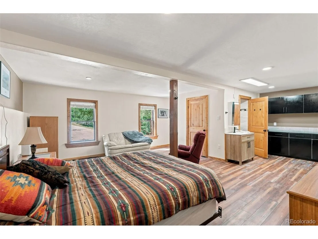 Photo of 231 Fairview Blvd