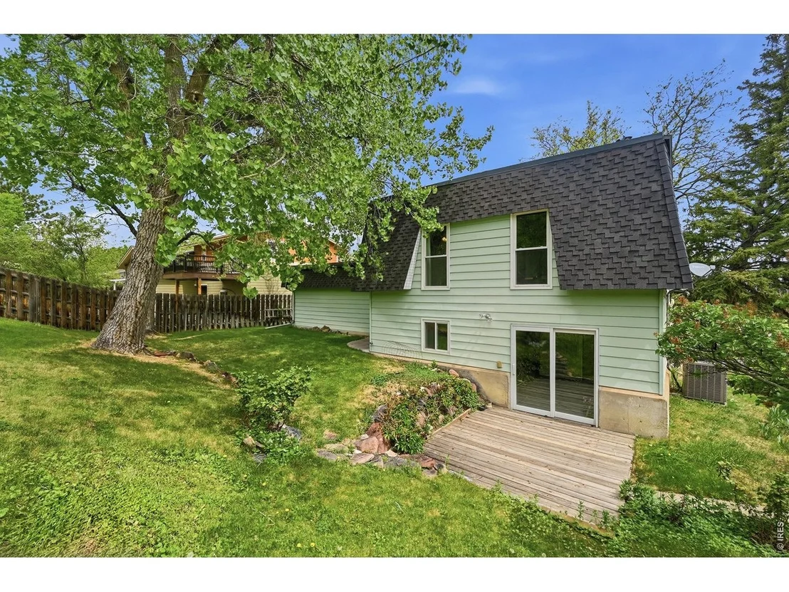 Photo of 835 Hartford Dr