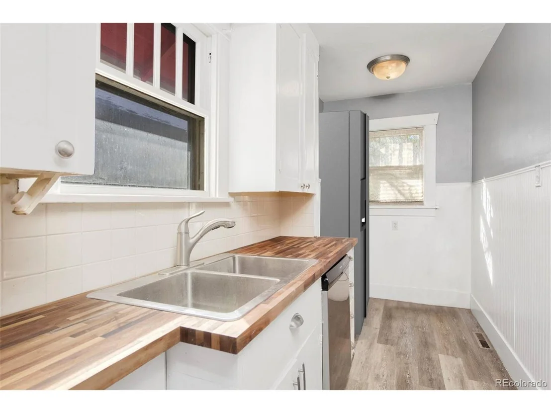 Photo of 921 12th Ave