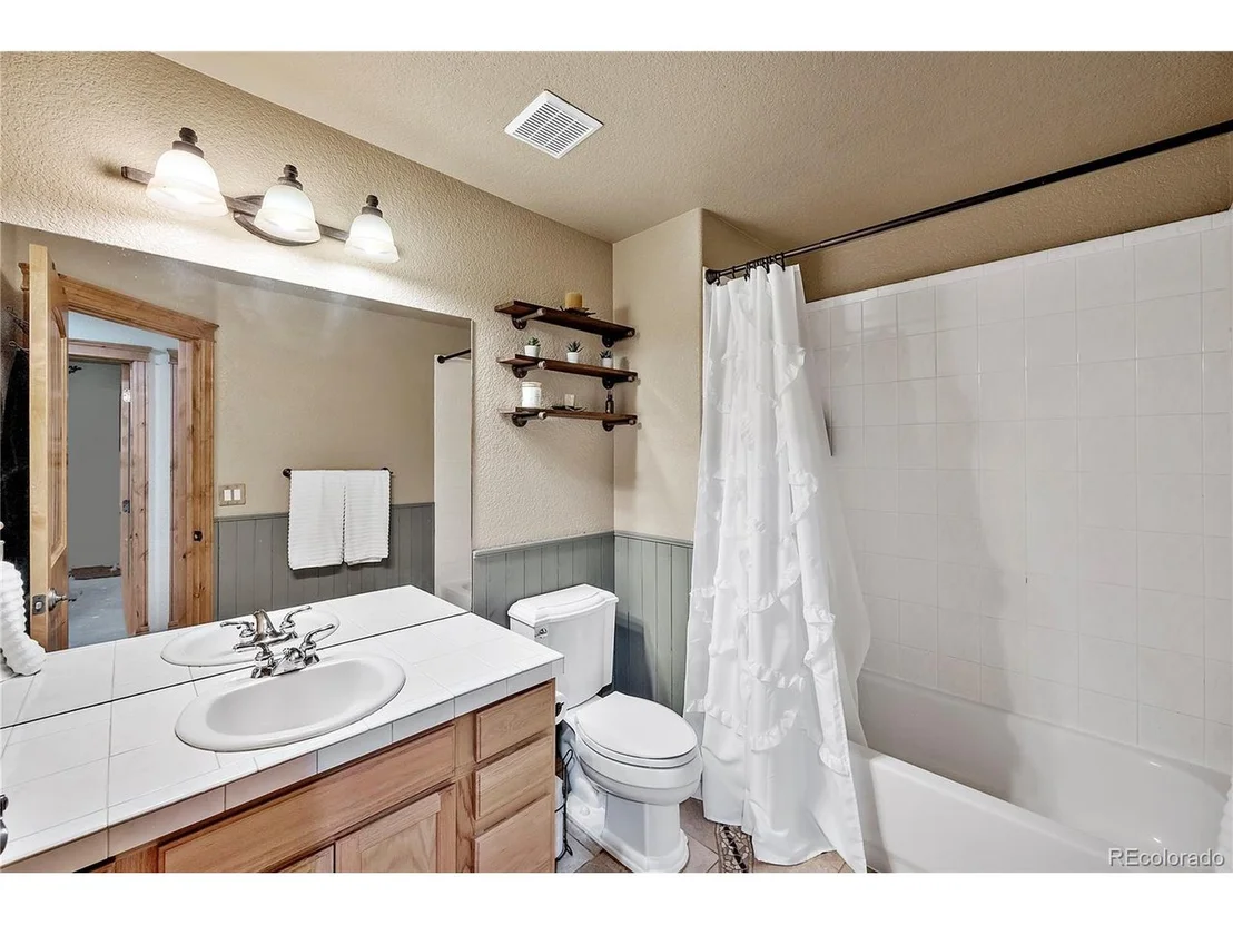 Photo of 855 Gregory Cir