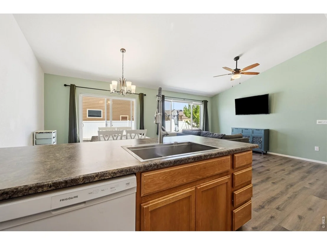 Photo of 987 Axis Dr