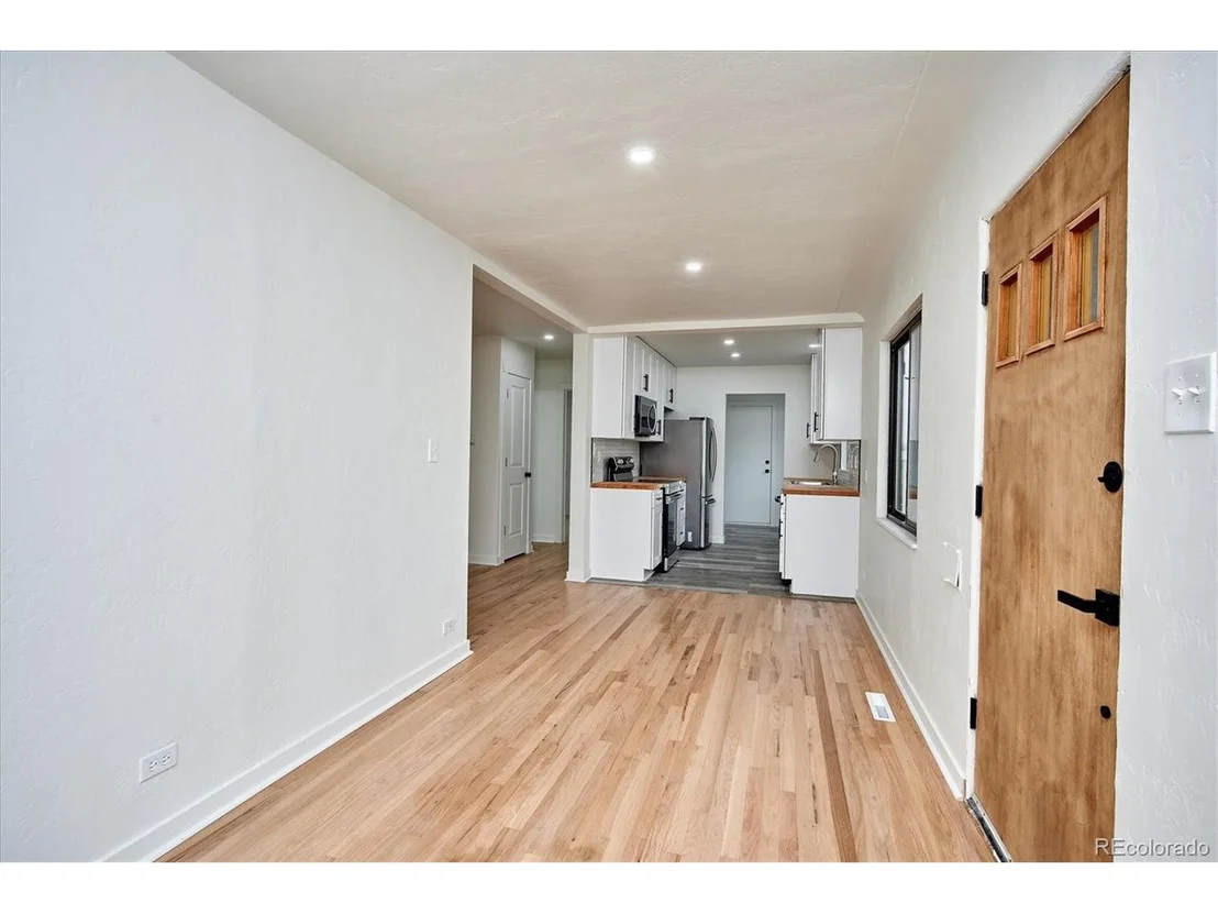 Photo of 735 N Hooker St