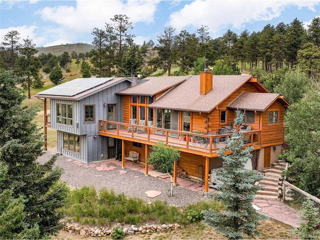 Photo of 1414 Mountain Pines Rd