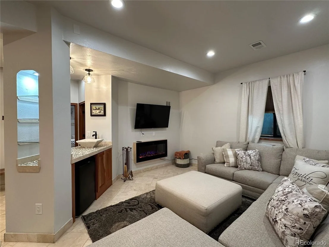 Photo of 7454 Queen Cir