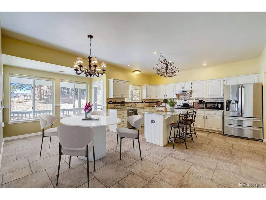 Photo of 1670 Ridgeview Cir