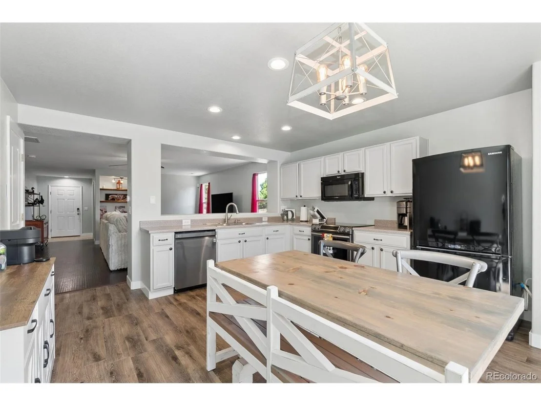 Photo of 727 Willow Dr