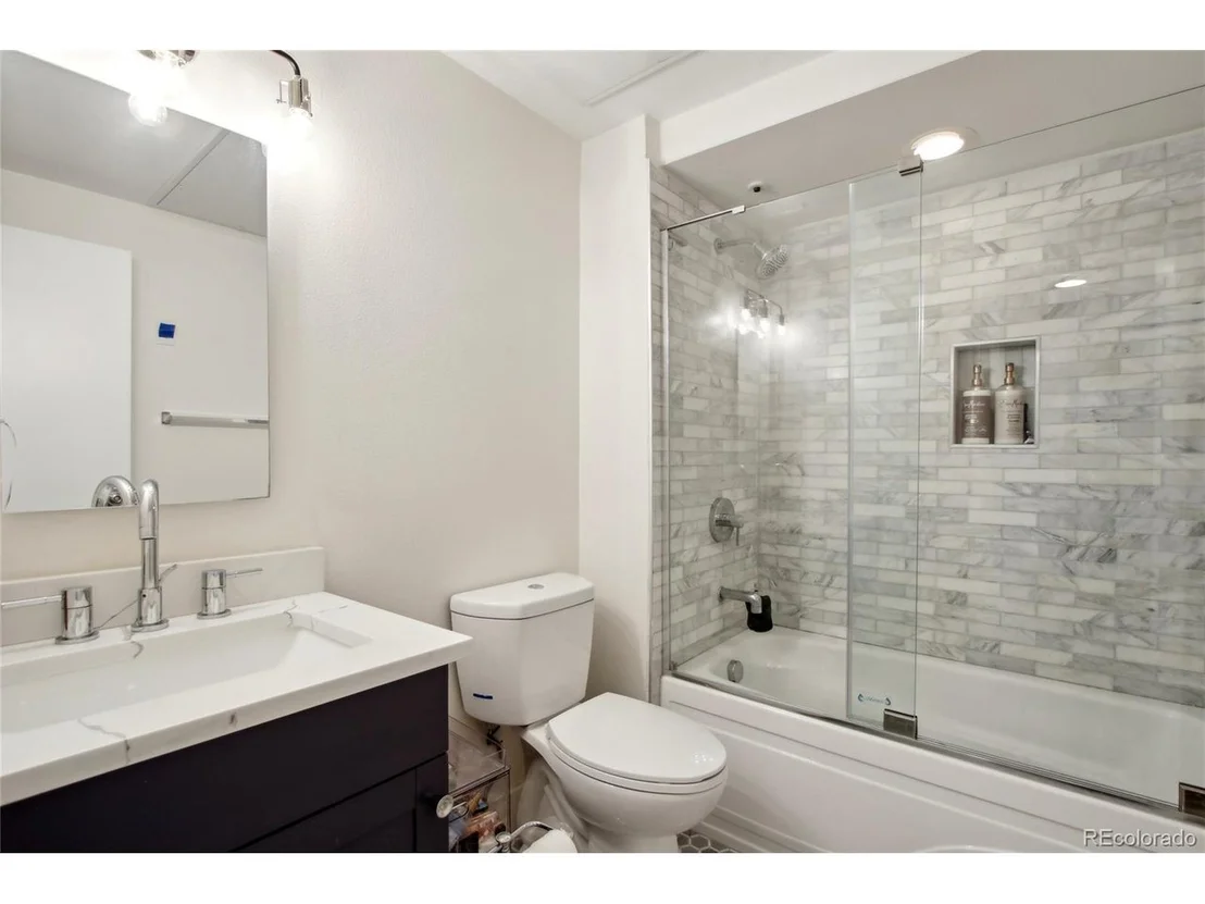 Photo of Unit 208 at 4520 Broadway St