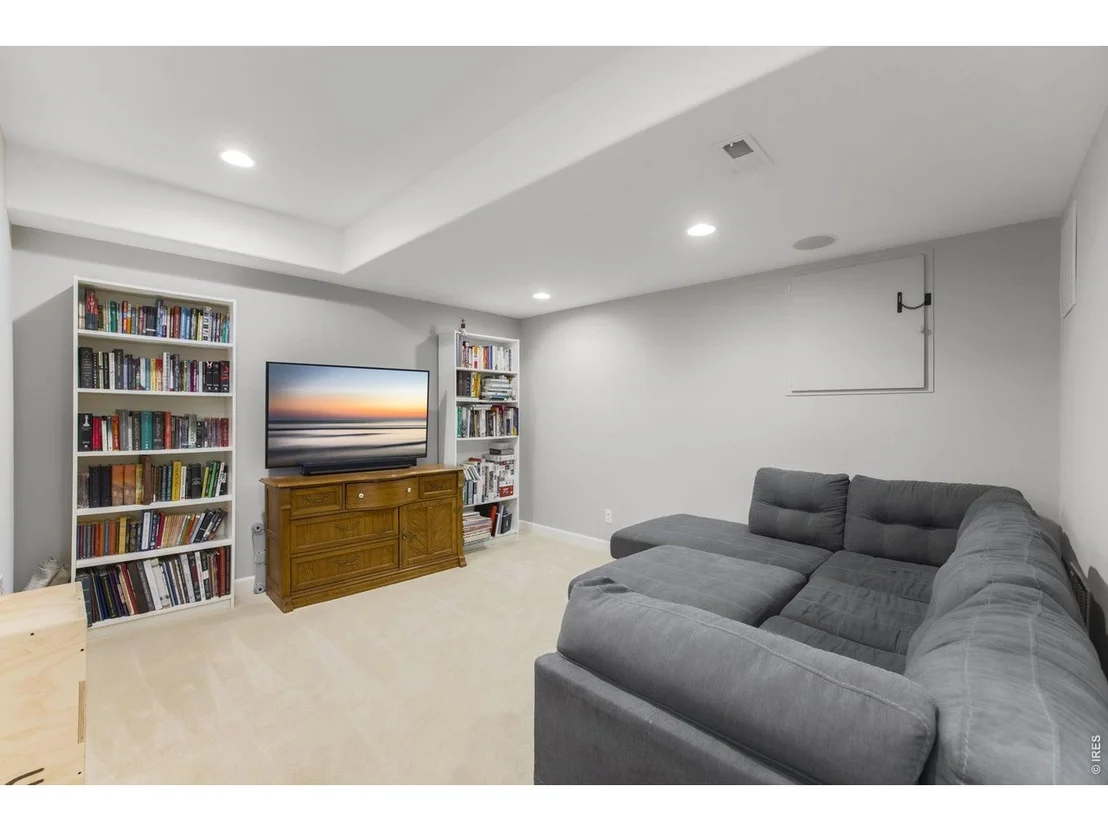 Photo of 6386 Mayfair Ave
