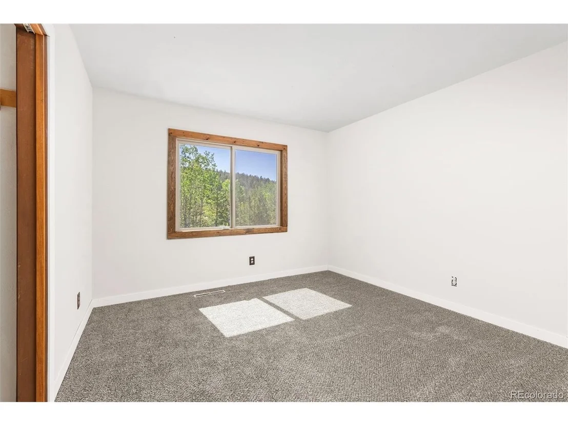Photo of 283 Foxtail Dr