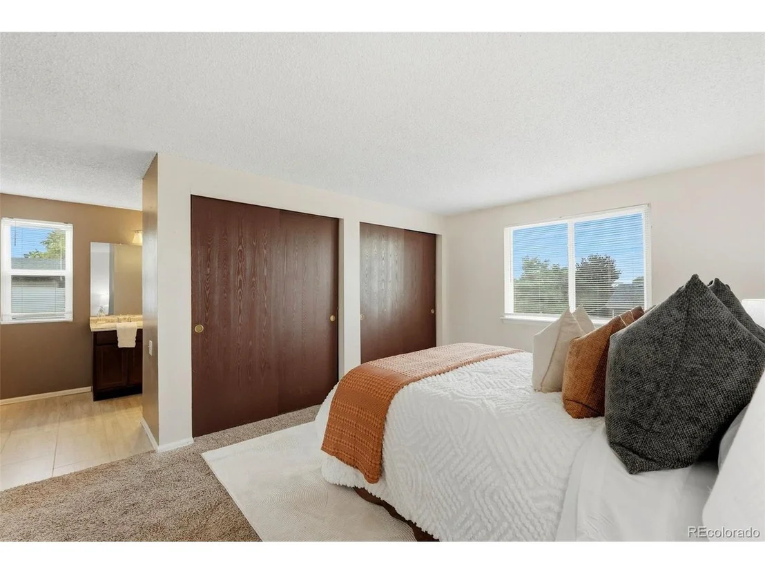 Photo of 1060 Downing Way