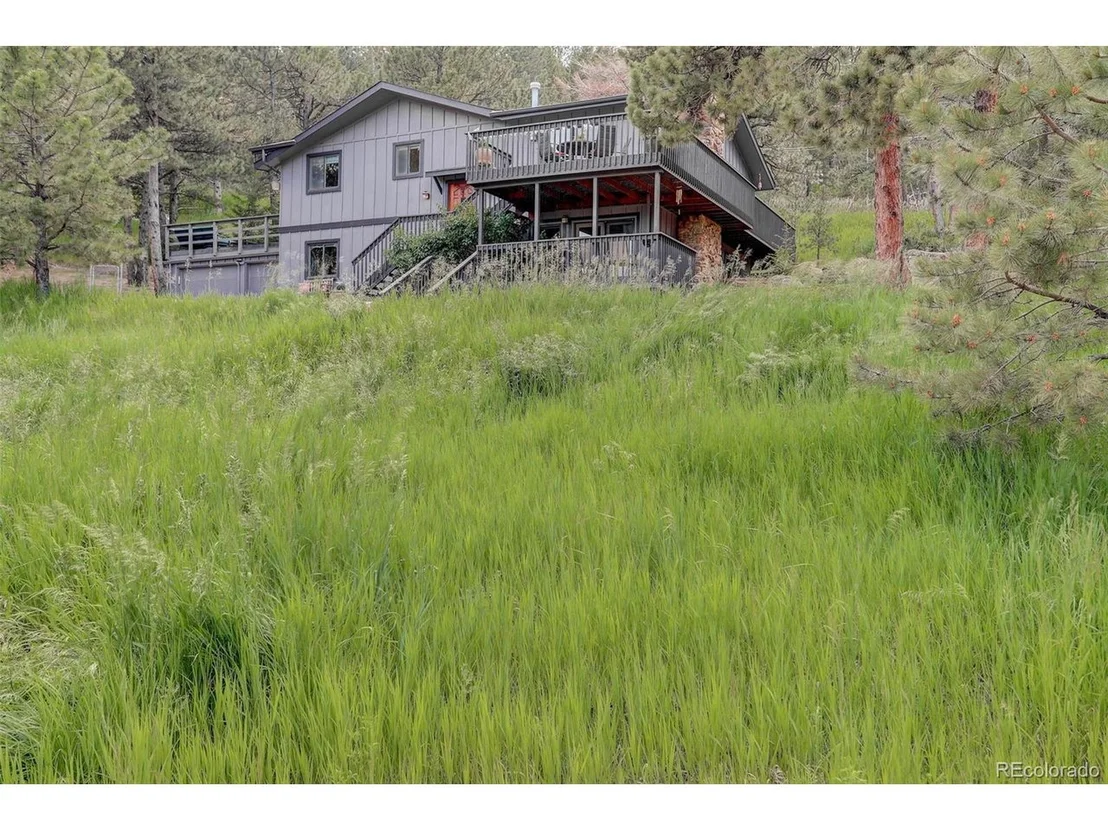 Photo of 586 Brook Rd