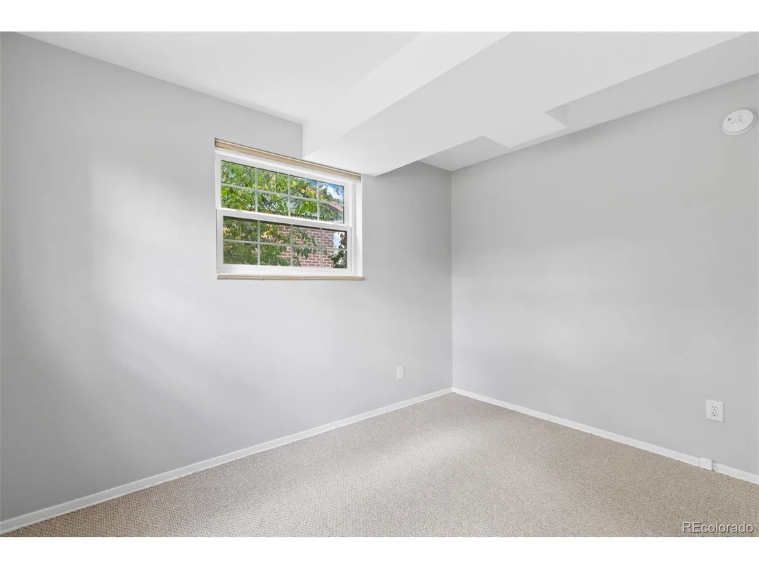 Photo of 335 Manhattan Dr