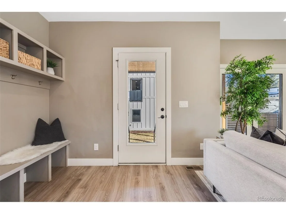 Photo of 3880 Sheridan Blvd