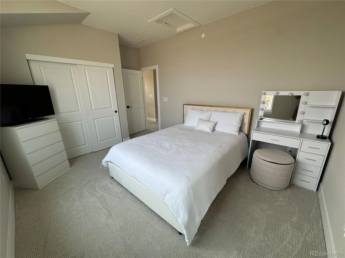 Photo of 958 Superior Dr