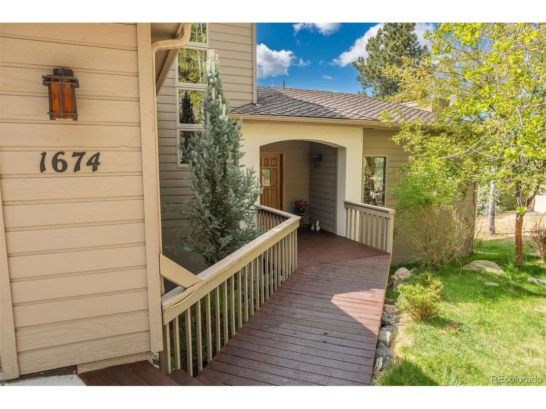 Photo of 1674 Tamarac Dr