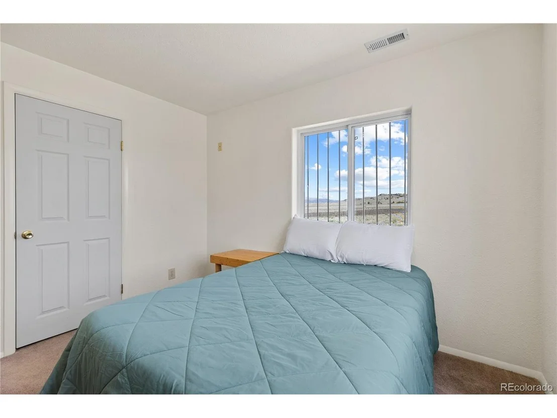 Photo of 1421 Larimer Rd