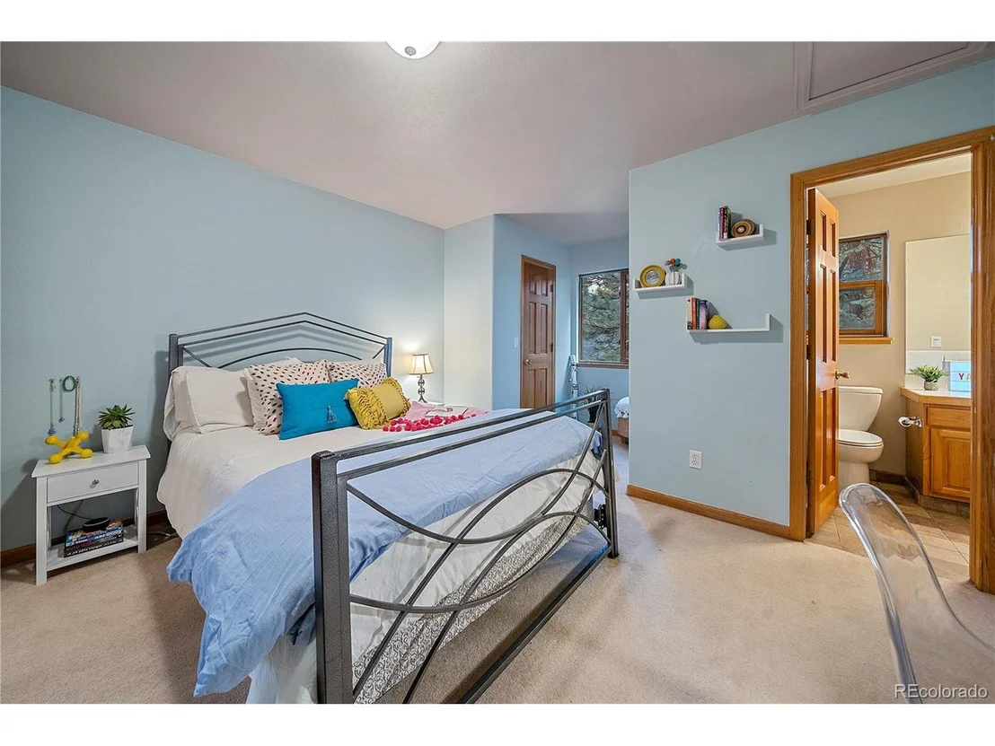 Photo of 28384 Kinnikinnick Rd