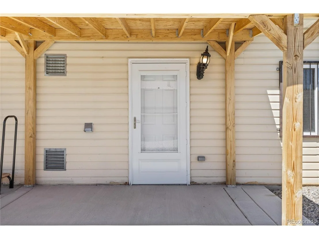 Photo of 1421 Larimer Rd