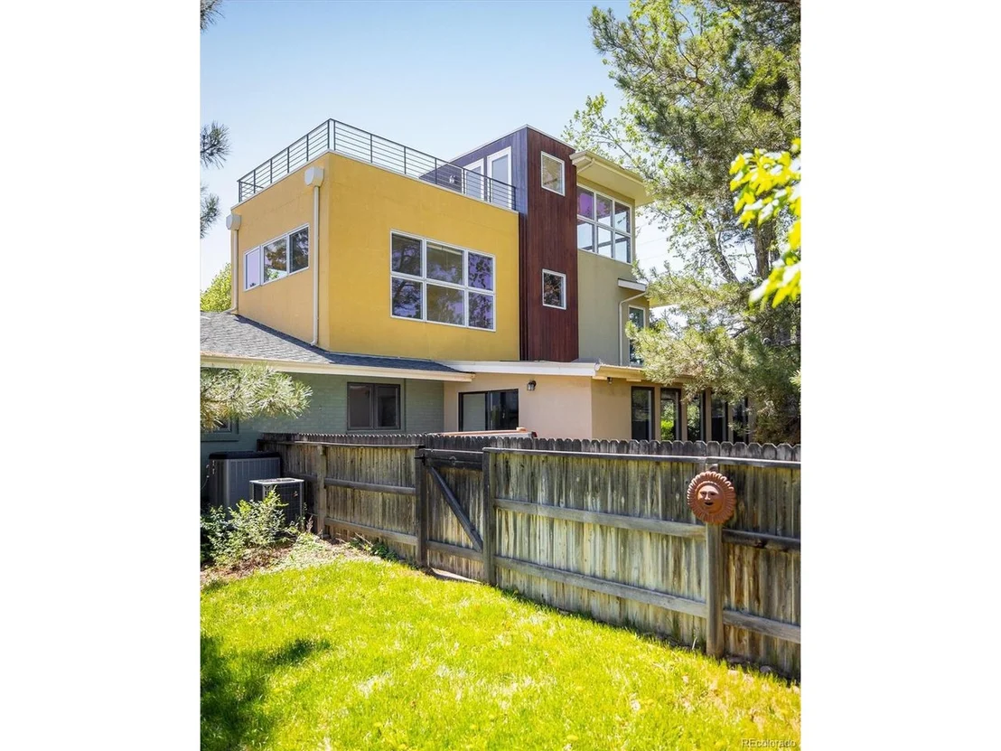 Photo of 6843 Fairview Dr