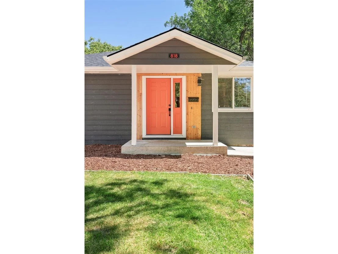 Photo of 818 Baker St