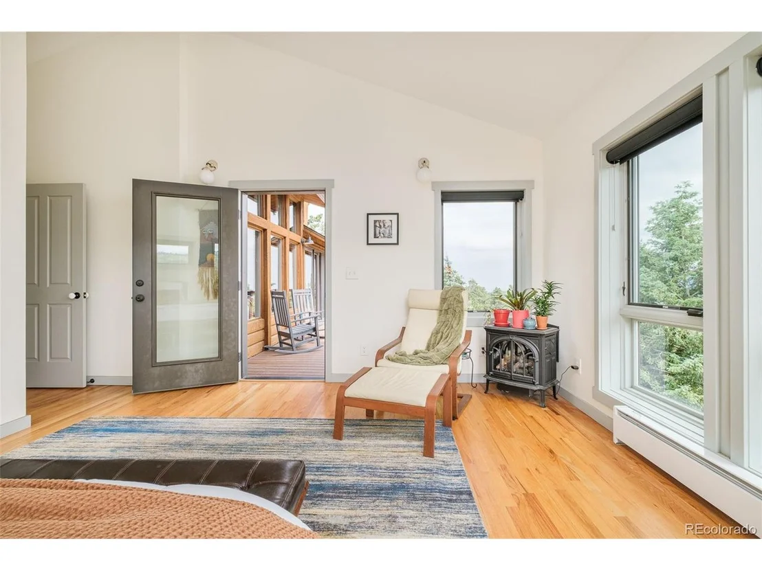 Photo of 1414 Mountain Pines Rd