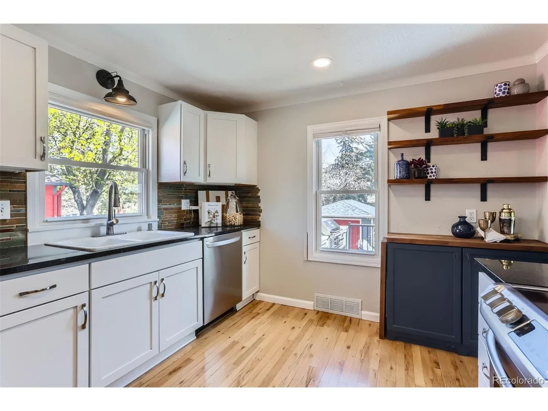 Photo of 734 Sumner St