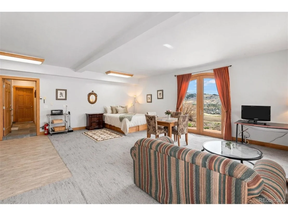 Photo of 348 Jade Rd