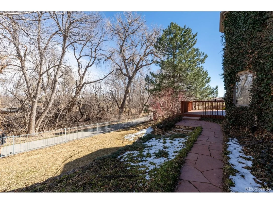 Photo of 6761 Westwoods Cir