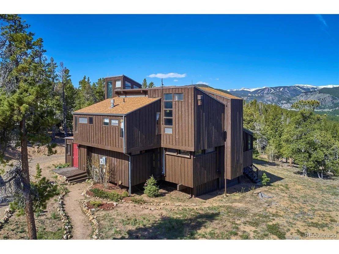Photo of 90 Peakview Dr
