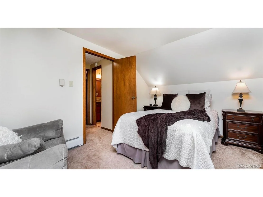 Photo of 1064 Apex Valley Rd