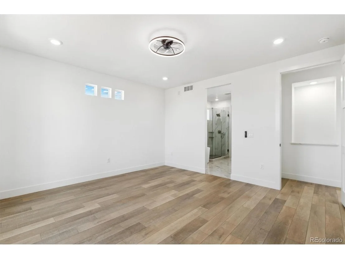 Photo of 995 Pinehurst Ct