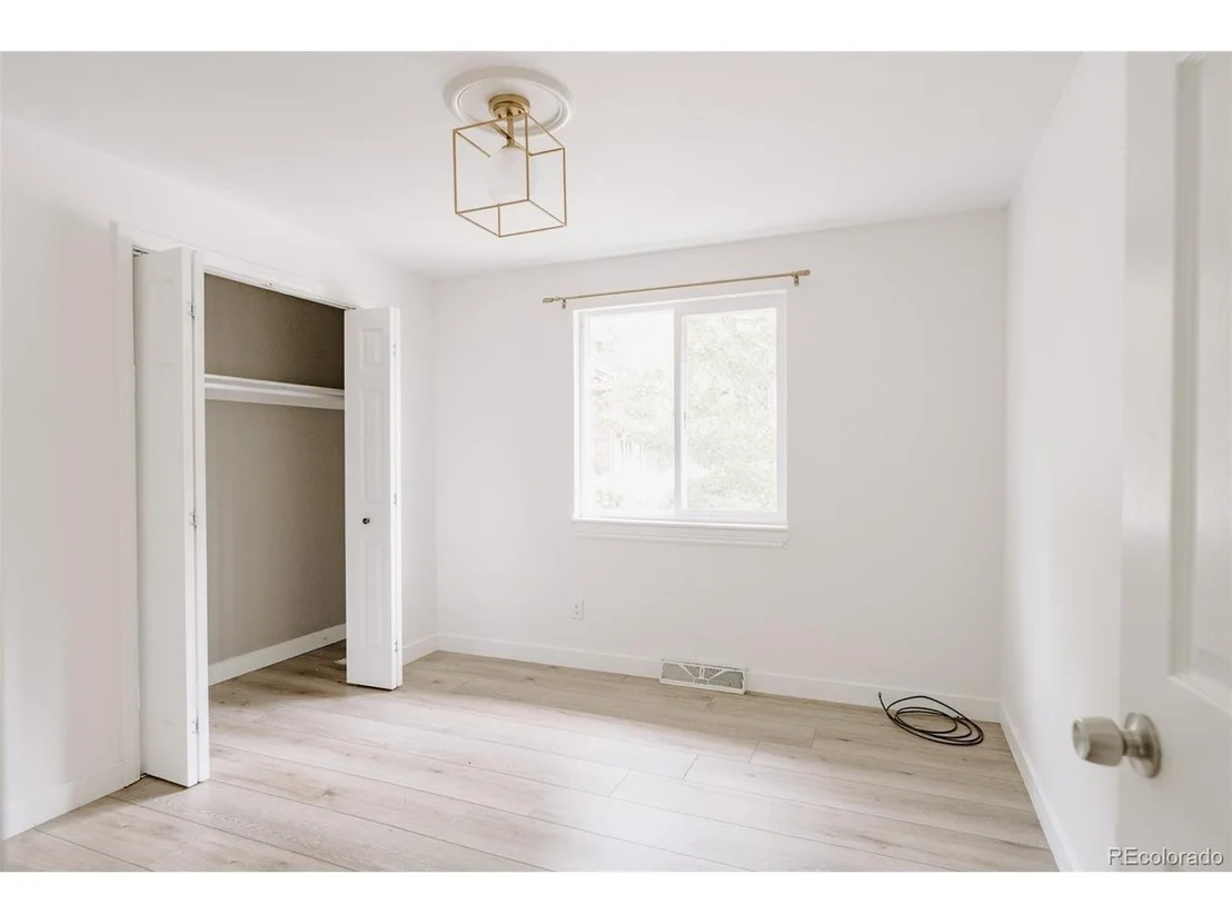 Photo of 6725 Dover St