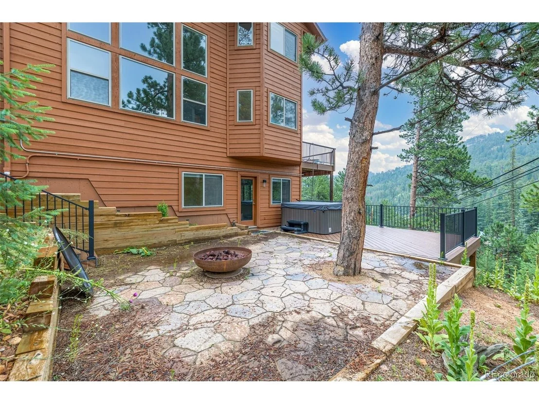 Photo of 6955 Sprucedale Park Way