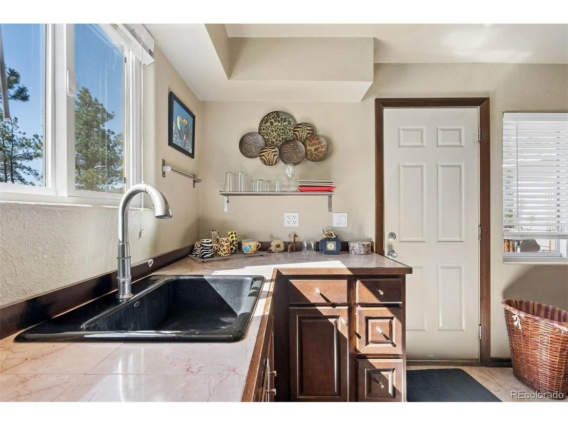 Photo of 221 Juniper Ln