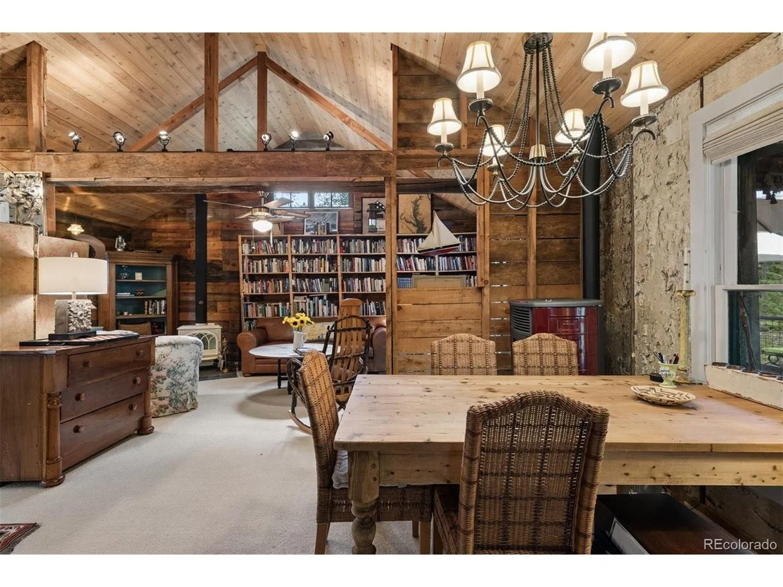 Photo of 3141 Riverside Dr