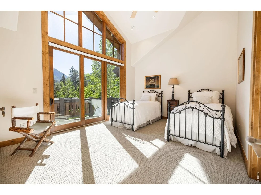 Photo of 4920 Juniper Ln