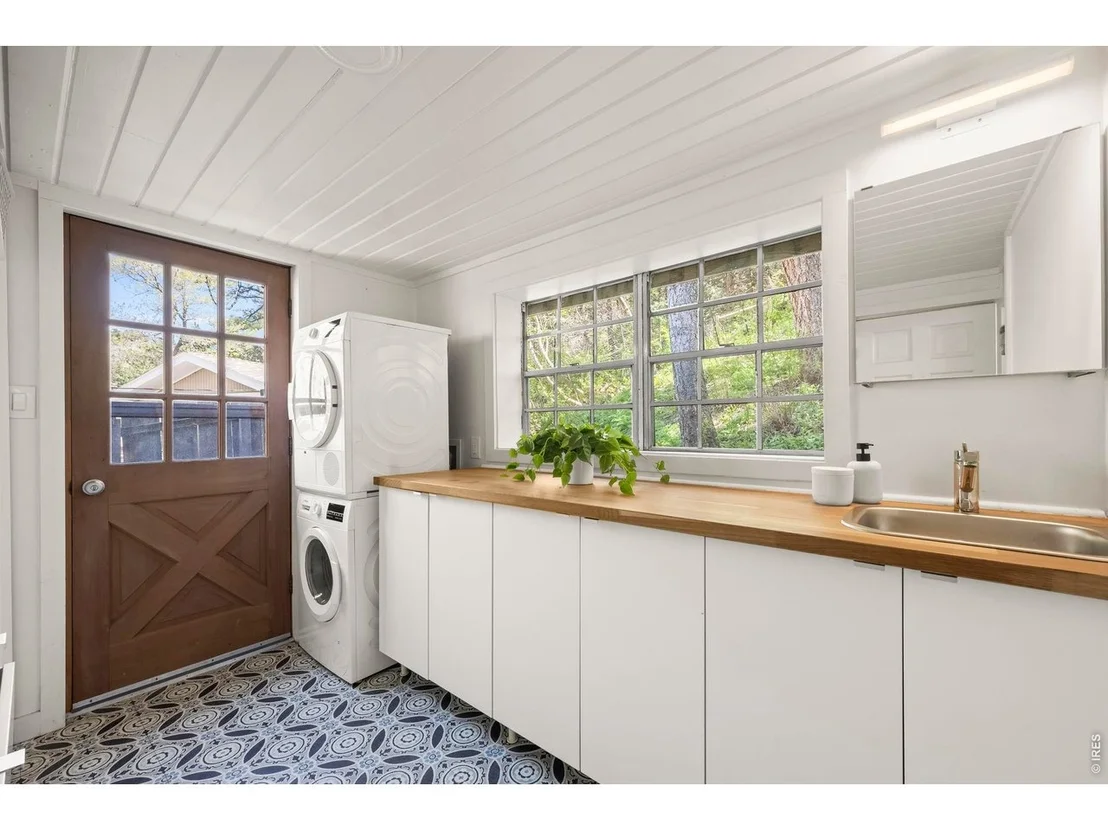 Photo of 41 Silver Spruce
