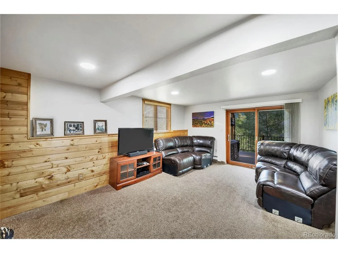 Photo of 734 Aspen Pl