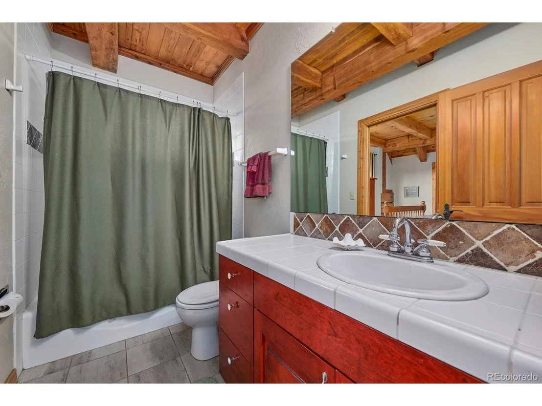Photo of 2847 Ridge