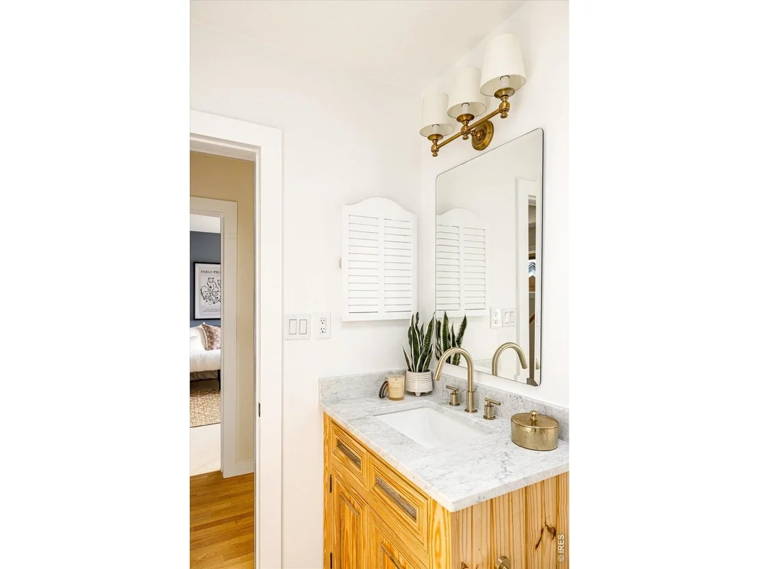 Photo of 1040 Brook Rd