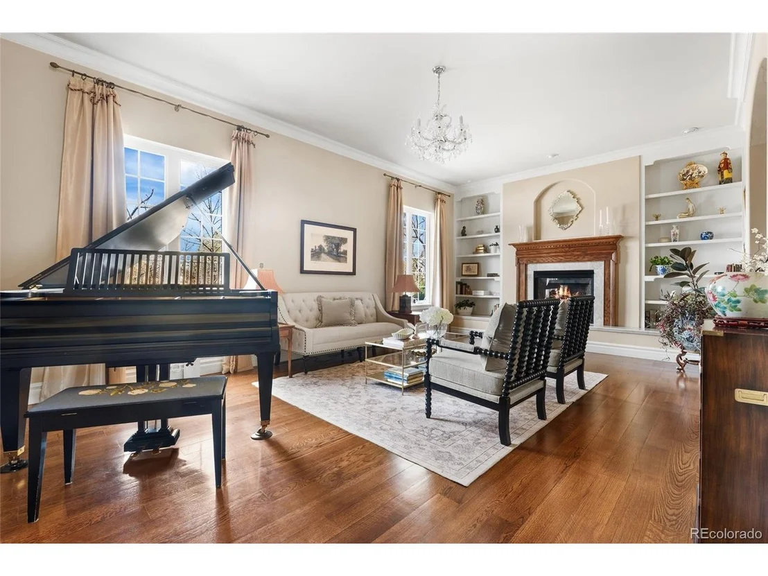 Photo of 1160 N Monaco Pkwy