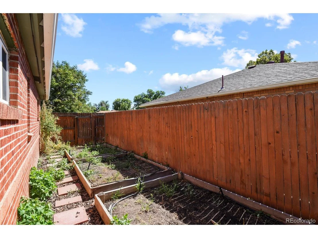 Photo of 831 Troy St