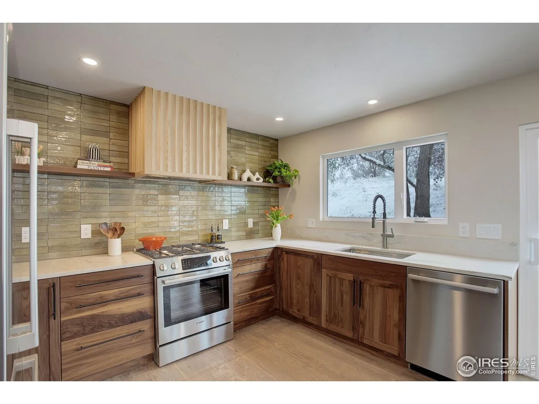 Photo of 1048 Westview Dr