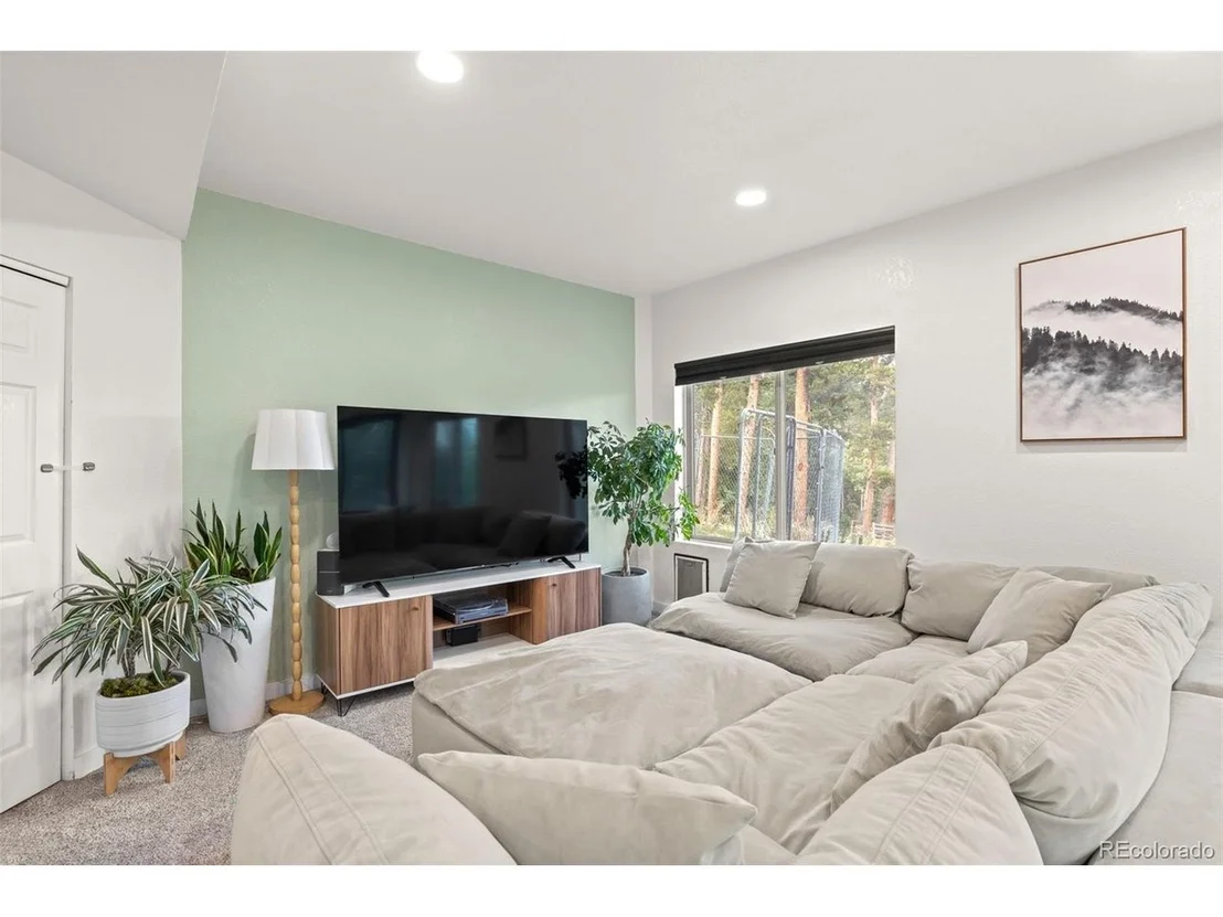 Photo of 424 W Dory Way