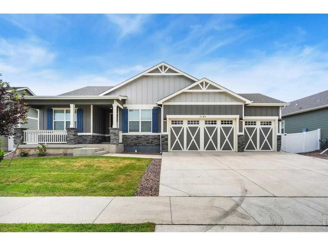 Photo of 1141 E Ibex Dr