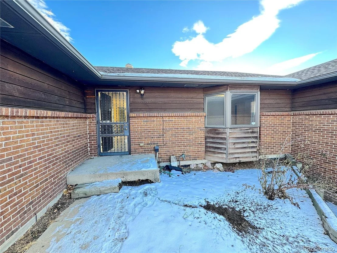 Photo of 6861 Oberon Rd